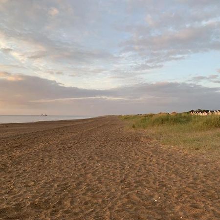 Shore Lodge. 4 Bed Bungalow Only Mtrs From The Beach. Sleeps 8 Sutton-on-Sea Eksteriør bilde