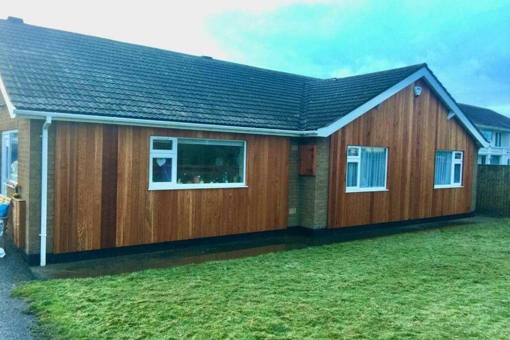 Shore Lodge. 4 Bed Bungalow Only Mtrs From The Beach. Sleeps 8 Sutton-on-Sea Eksteriør bilde