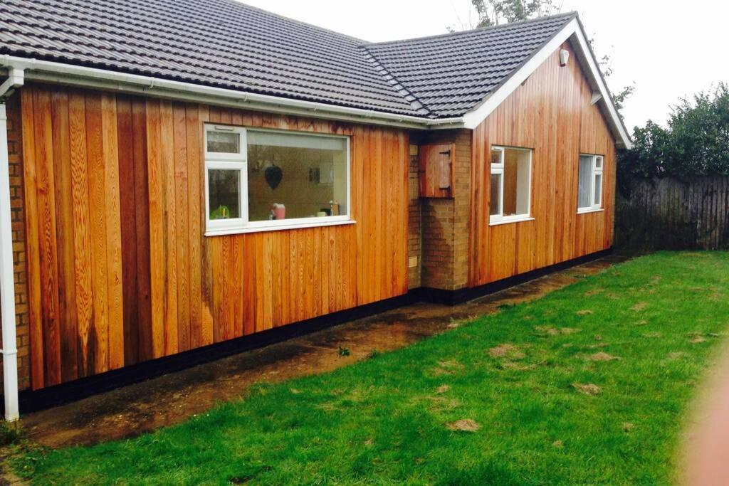 Shore Lodge. 4 Bed Bungalow Only Mtrs From The Beach. Sleeps 8 Sutton-on-Sea Eksteriør bilde