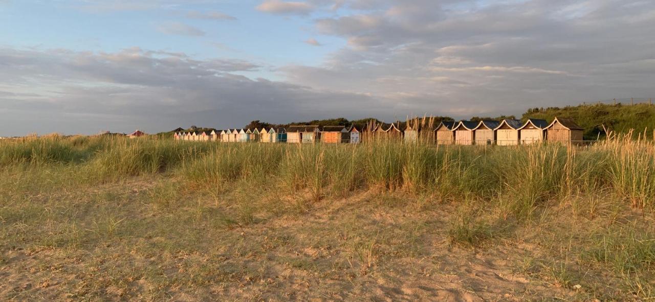 Shore Lodge. 4 Bed Bungalow Only Mtrs From The Beach. Sleeps 8 Sutton-on-Sea Eksteriør bilde