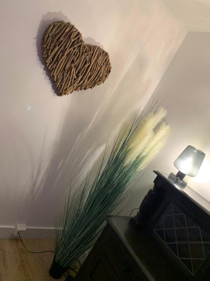 Shore Lodge. 4 Bed Bungalow Only Mtrs From The Beach. Sleeps 8 Sutton-on-Sea Eksteriør bilde