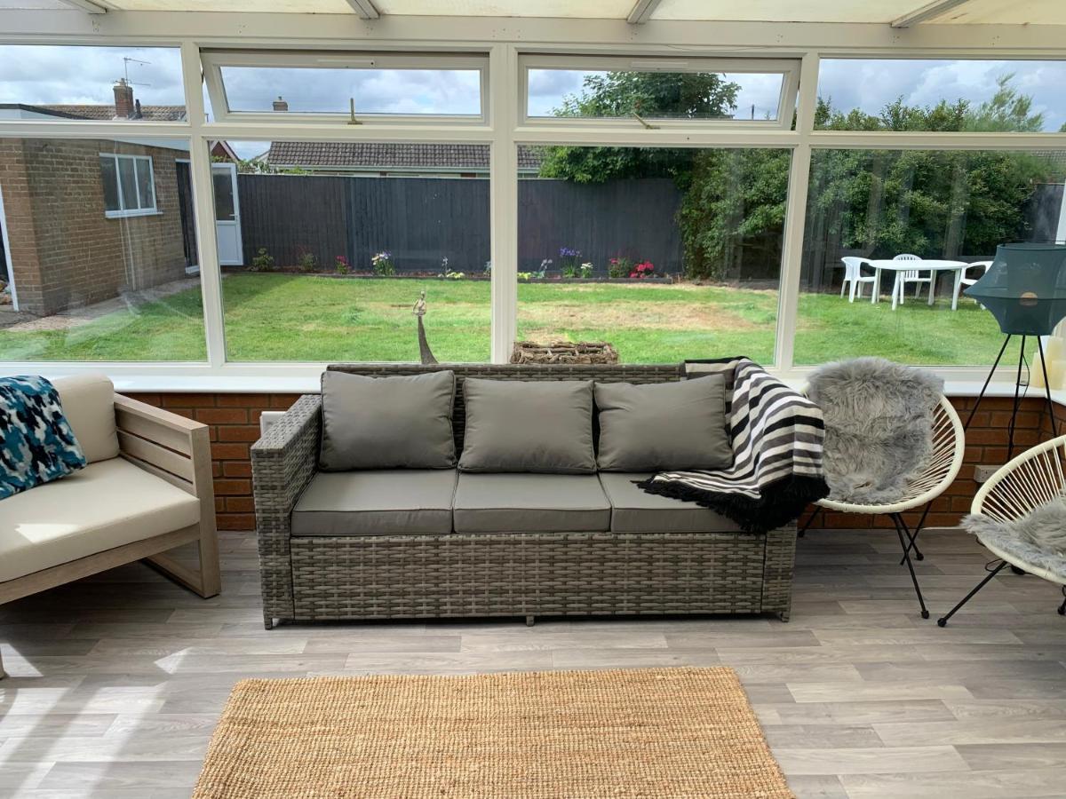 Shore Lodge. 4 Bed Bungalow Only Mtrs From The Beach. Sleeps 8 Sutton-on-Sea Eksteriør bilde