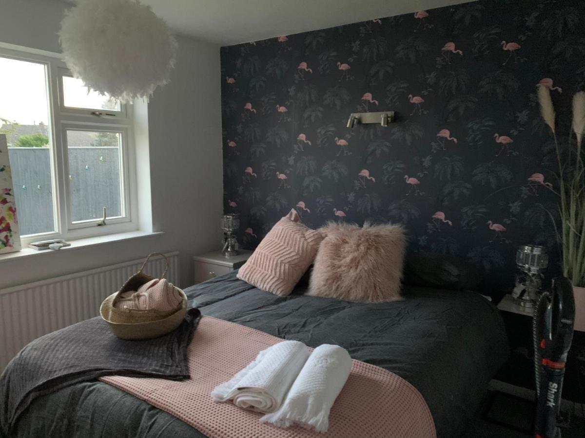 Shore Lodge. 4 Bed Bungalow Only Mtrs From The Beach. Sleeps 8 Sutton-on-Sea Eksteriør bilde