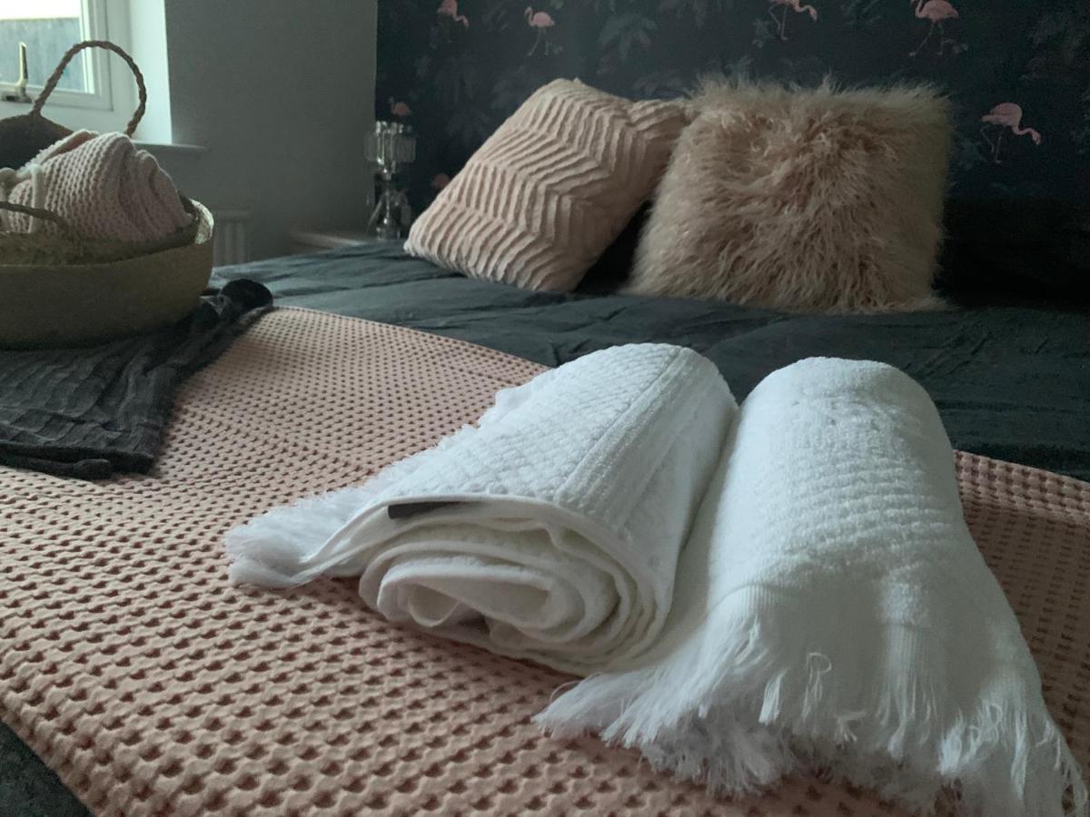 Shore Lodge. 4 Bed Bungalow Only Mtrs From The Beach. Sleeps 8 Sutton-on-Sea Eksteriør bilde